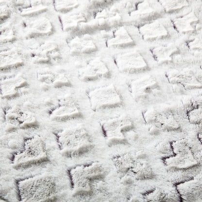 Embossed faux fur texture of the sherpa throw blanket